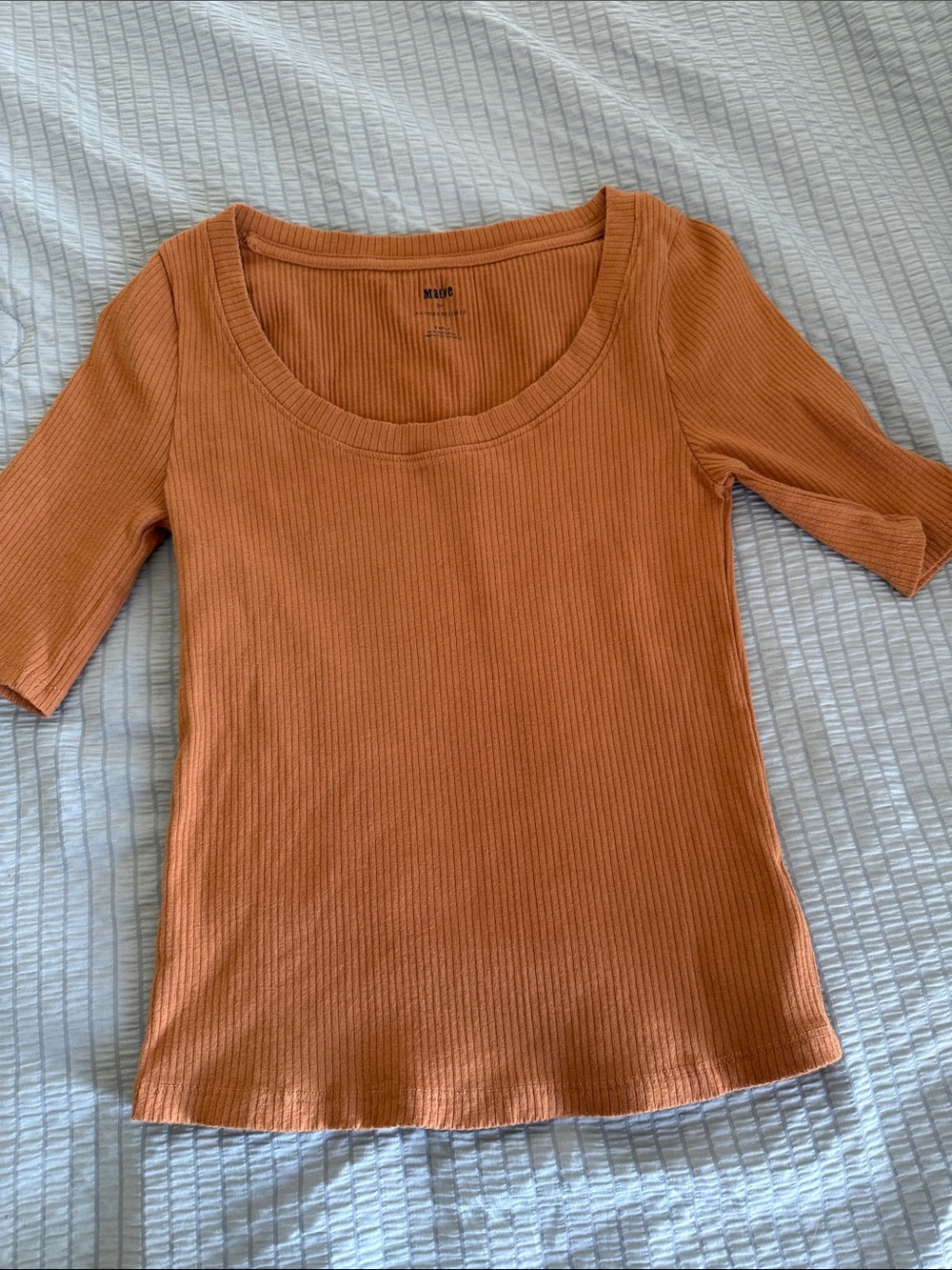 Maeve Ribbed Scoop Neck Short Sleeve Top in Rust